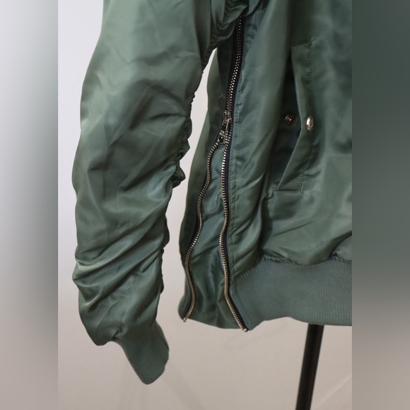 EUC Green Steve Madden Bomber Jacket Size S/P - Picture 6 of 9